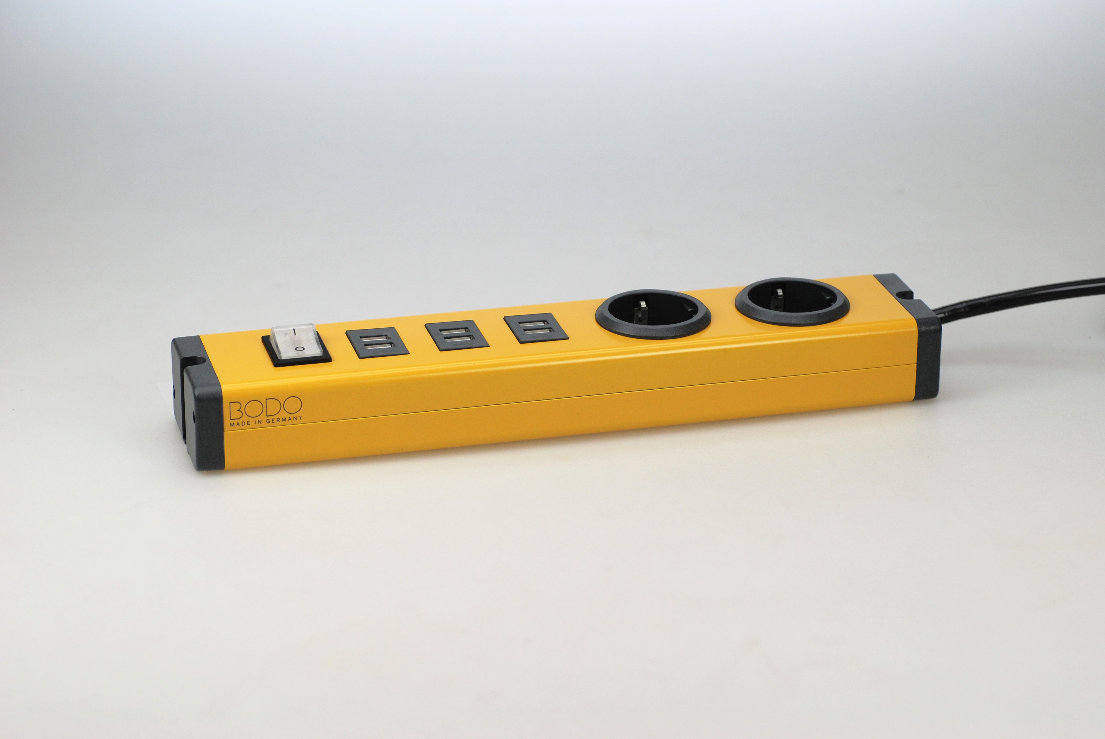 BODO Design Steckdosenleiste yellow curry 2-fach + 3x USB-A Doppelport