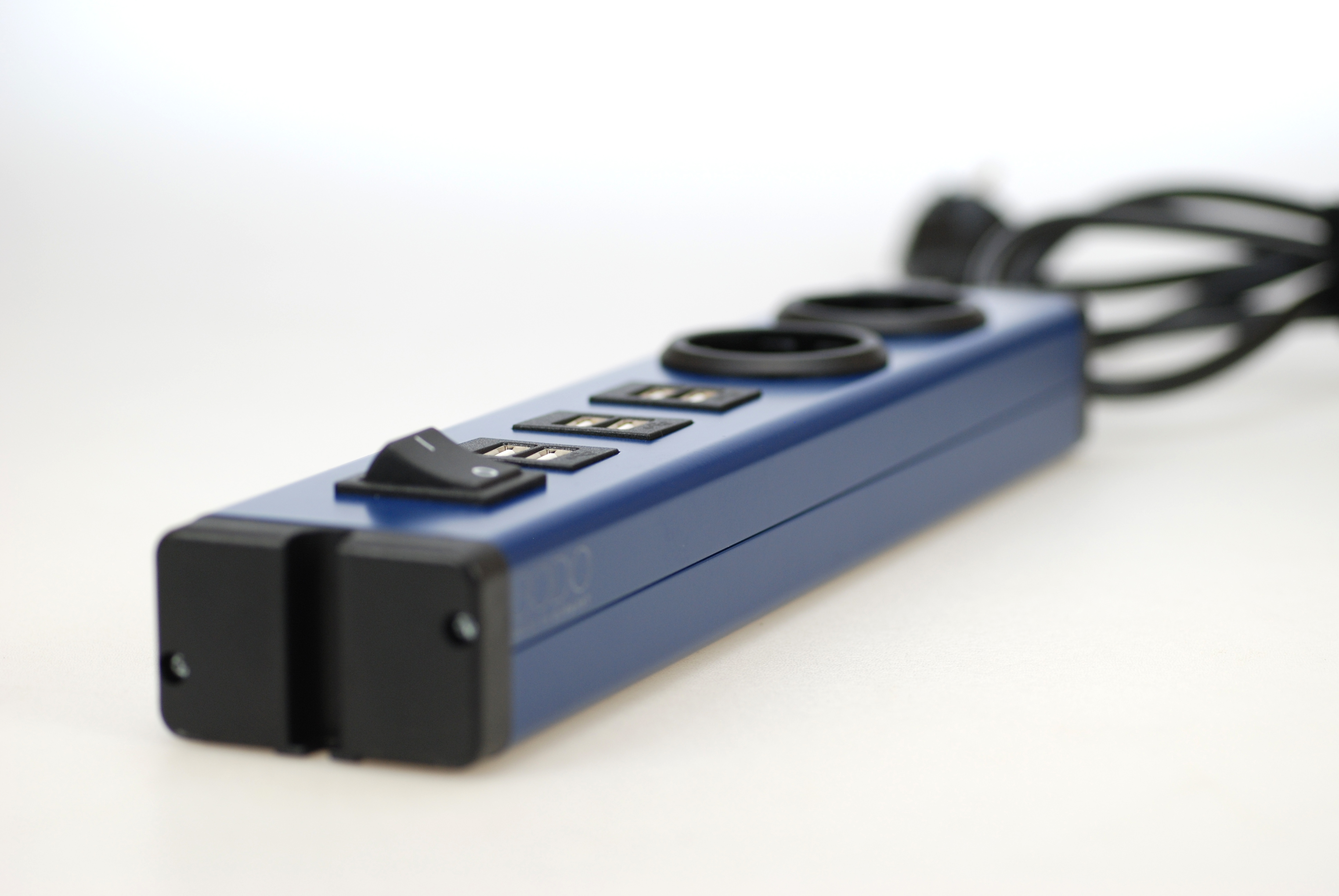 BODO Design Steckdosenleiste pacific blue 2-fach + 3x USB-A Doppelport